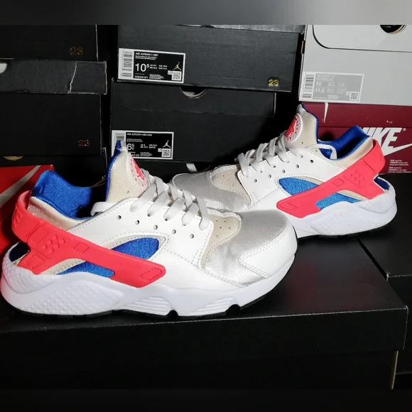 LIKE NEW BARELY WORE NIKE AIR HUARACHE ULTRAMARINE WOMEN US SIZE 9.5 - Picture 2 of 11